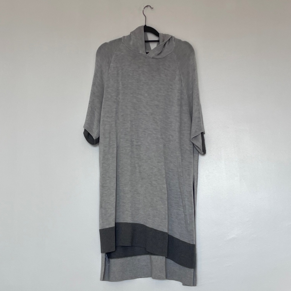 Lululemon opened up hooded poncho color block grey Size M/L